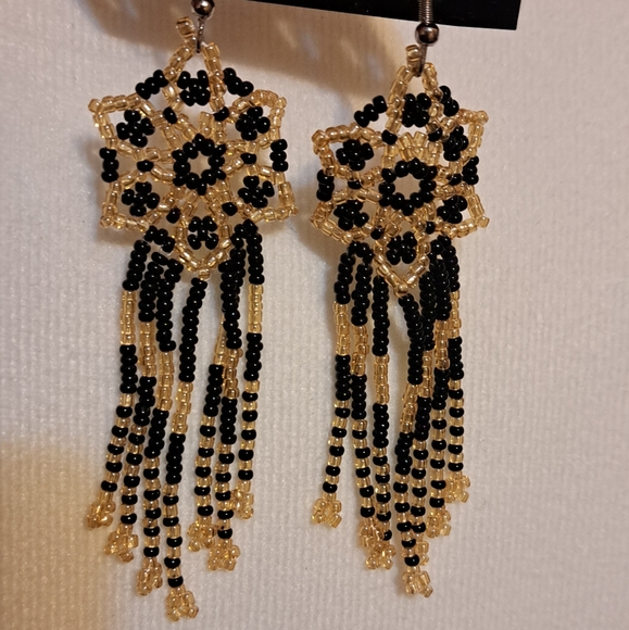 NWT Beaded Black and Gold drop earrings - Picture 2 of 2